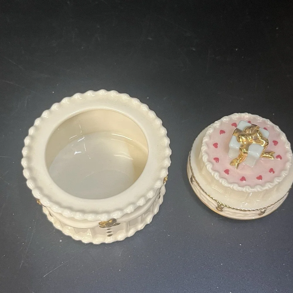 Lenox China Treasures Birthday Cake Trinket Box Gold Trim Ivory Porcelain Lid